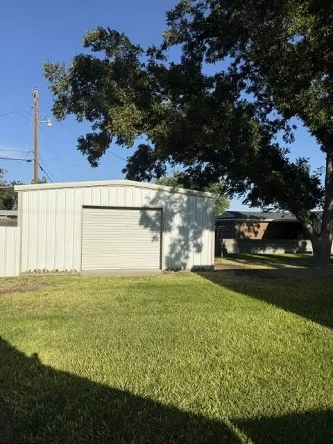 Other - 900 E Bryan Ave, Kermit, TX 79745 photo 2 of 3