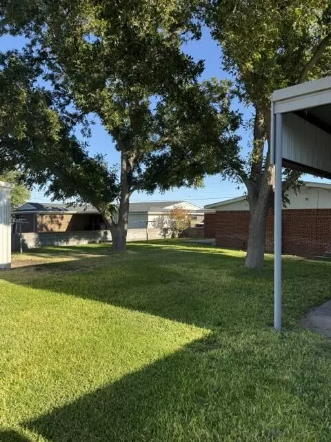 Exterior - 900 E Bryan Ave, Kermit, TX 79745 photo 2 of 5