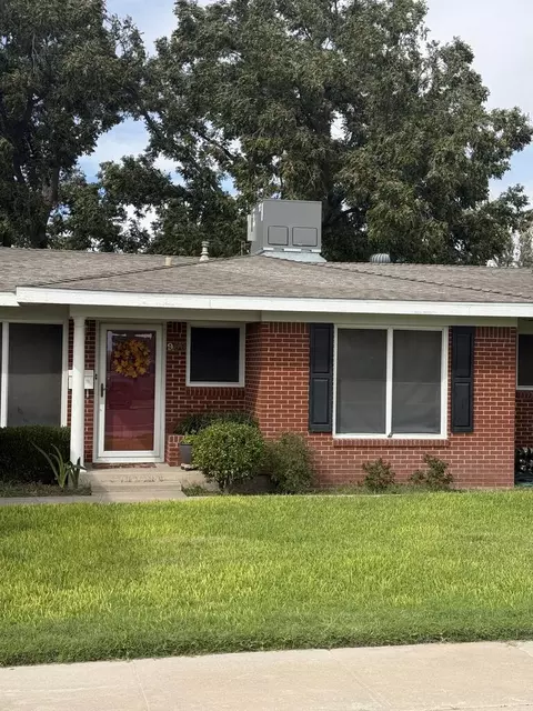 Exterior - 900 E Bryan Ave, Kermit, TX 79745 photo 4 of 5