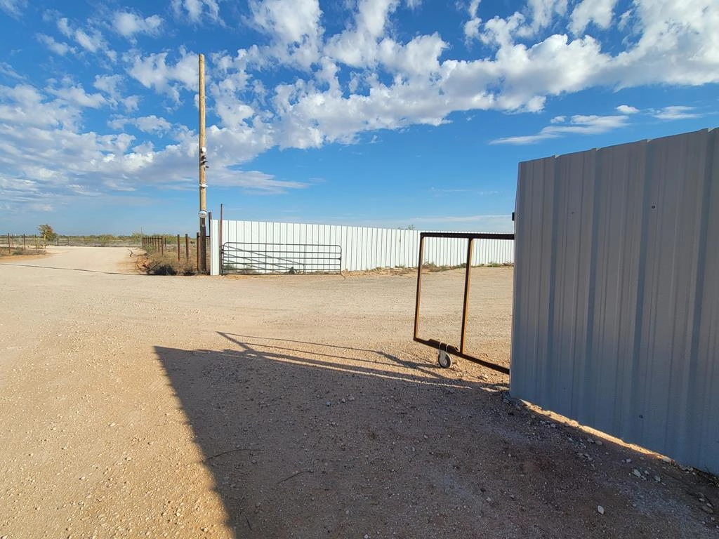 1104 E County Rd 152  