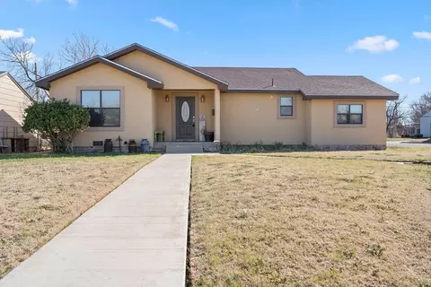 1900 E 11th Pl, Big Spring, TX 79720 photo 1