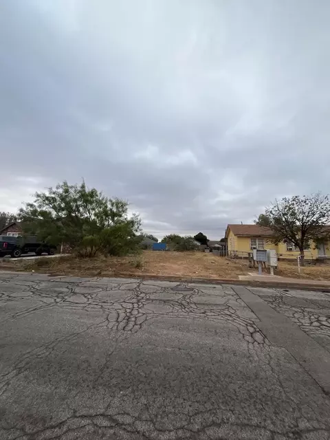 1112 Dormard Ave, Midland, TX 79705 photo 1