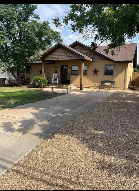 1908 E 11th Pl, Big Spring, TX 79720 photo 1