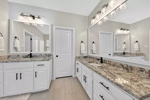 Bath - 6011 Beals Creek Dr, Midland, TX 79707 photo 1 of 6