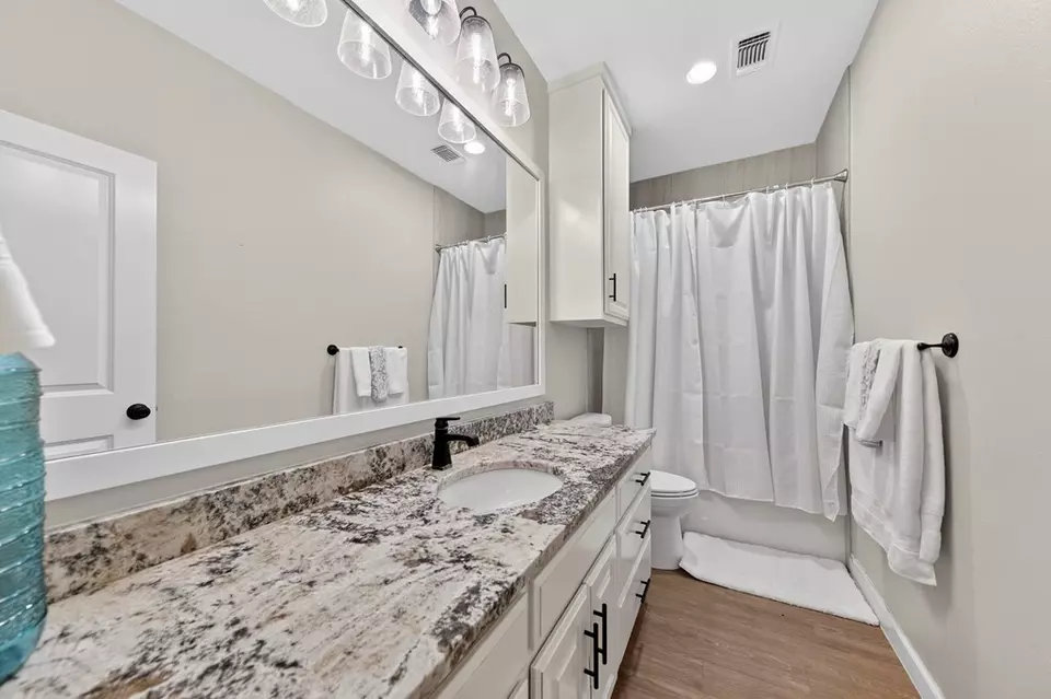 Bath - 6011 Beals Creek Dr, Midland, TX 79707 photo 3 of 6