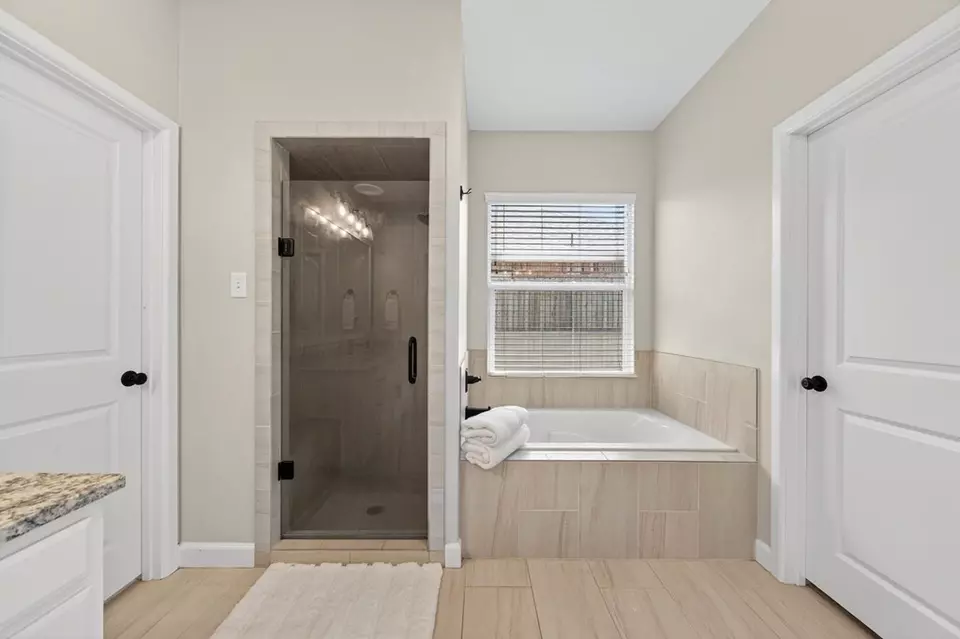 Bath - 6011 Beals Creek Dr, Midland, TX 79707 photo 2 of 6