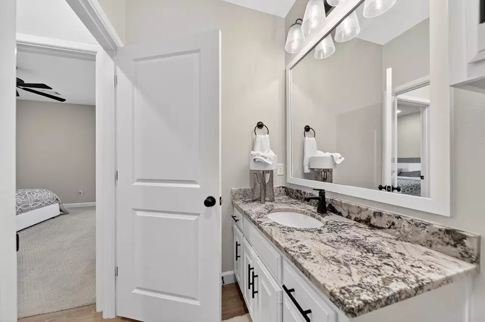 Bath - 6011 Beals Creek Dr, Midland, TX 79707 photo 6 of 6