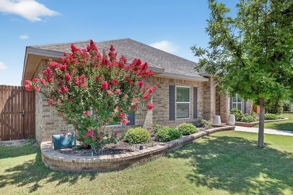 Exterior - 6011 Beals Creek Dr, Midland, TX 79707 photo 4 of 5