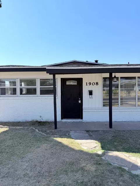 1908 E Morrison Dr, Big Spring, TX 79720 photo 1