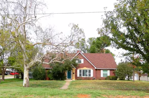 140 W 10th St, Colorado City, TX 79512