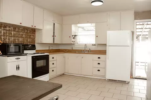 Kitchen - 607 E 15th St, Big Spring, TX 79720 photo 2 of 3