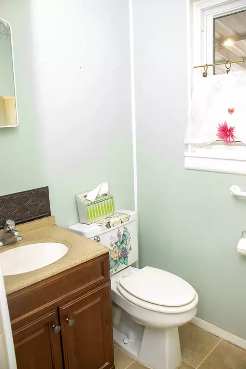 Bath - 607 E 15th St, Big Spring, TX 79720 photo 2 of 4