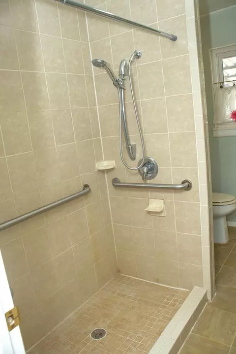 Bath - 607 E 15th St, Big Spring, TX 79720 photo 3 of 4