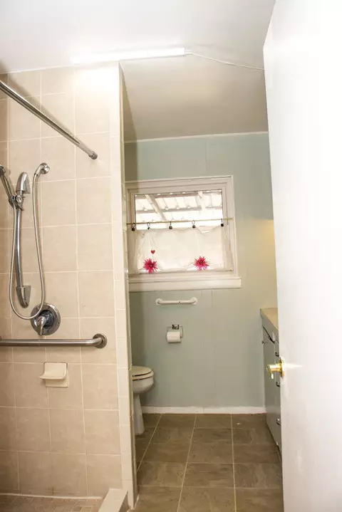 Bath - 607 E 15th St, Big Spring, TX 79720 photo 4 of 4