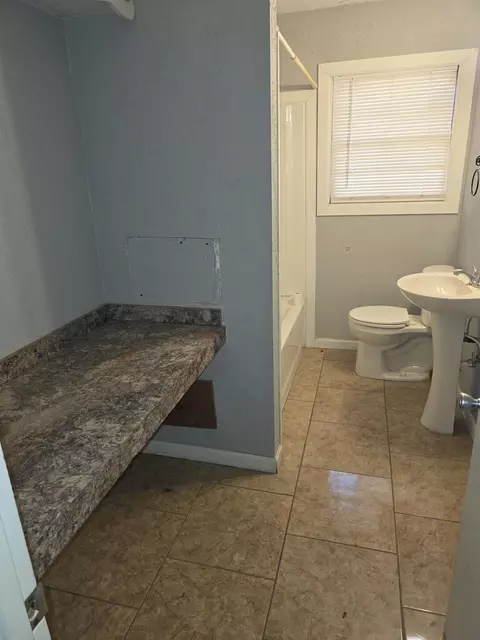 Bath - 1204 E 17th St, Big Spring, TX 79720 photo 3 of 4