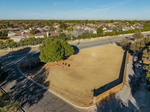 700 Meadowpark Dr, Midland, TX 79705