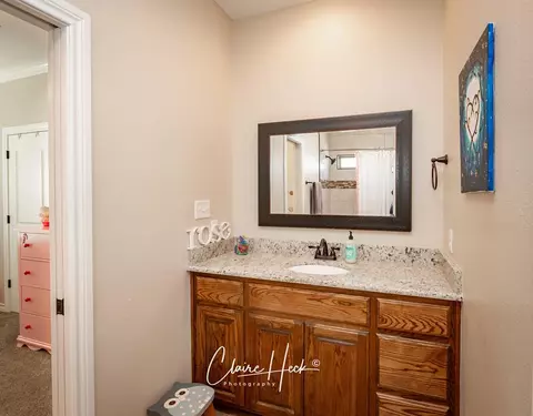 Bath - 2902 Patrick Pl, Midland, TX 79705 photo 9 of 10