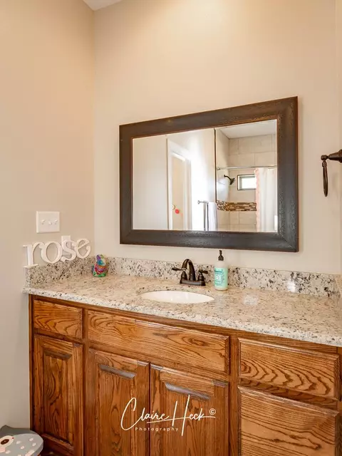 Bath - 2902 Patrick Pl, Midland, TX 79705 photo 7 of 10