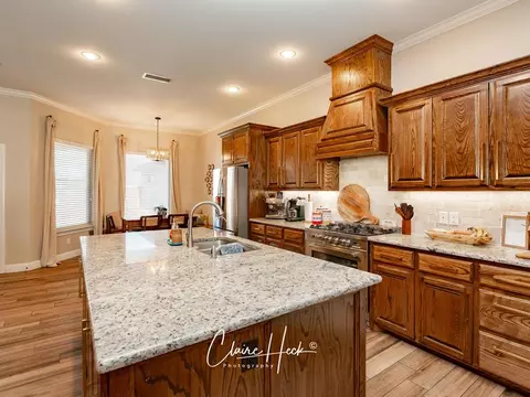 Kitchen - 2902 Patrick Pl, Midland, TX 79705 photo 4 of 7