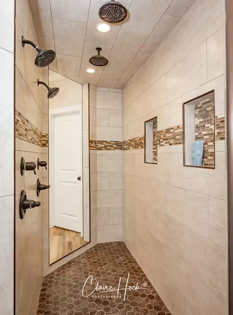 Bath - 2902 Patrick Pl, Midland, TX 79705 photo 4 of 10