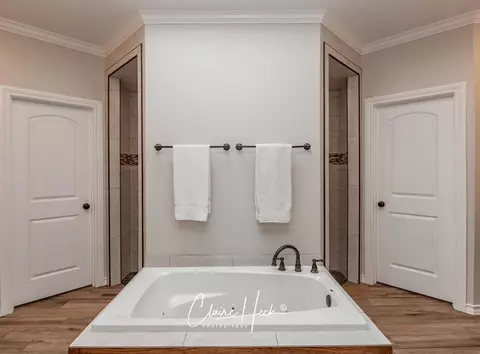 Bath - 2902 Patrick Pl, Midland, TX 79705 photo 5 of 10