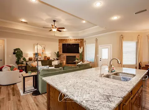 Kitchen - 2902 Patrick Pl, Midland, TX 79705 photo 6 of 7