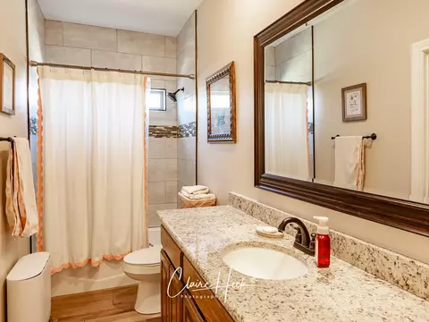 Bath - 2902 Patrick Pl, Midland, TX 79705 photo 6 of 10