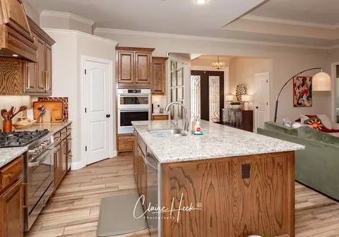 Kitchen - 2902 Patrick Pl, Midland, TX 79705 photo 5 of 7