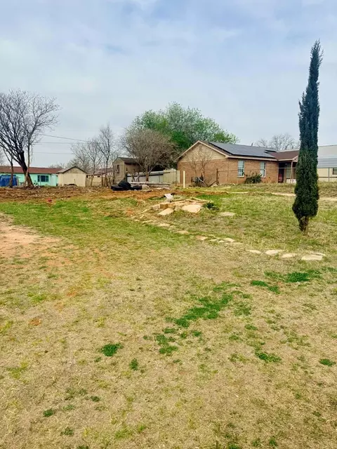 407 College St, Coahoma, TX 79720