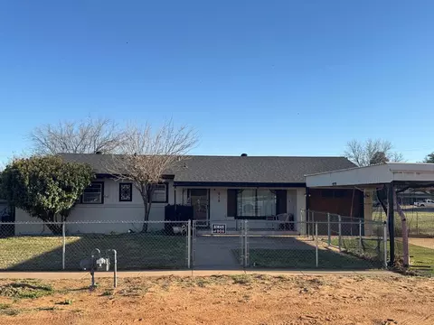 915 E 9th St, Colorado City, TX 79512