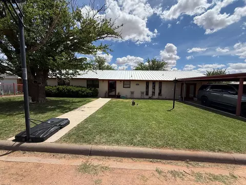 1106 E Mcarthur St, Rotan, TX 79546
