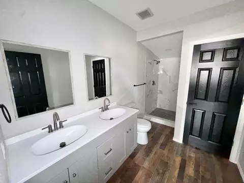 Bath - 1004 E 21st St, Big Spring, TX 79720 photo 1 of 2