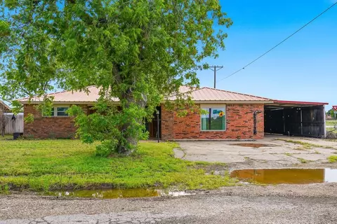1435 Bandera Dr, Roscoe, TX 79545