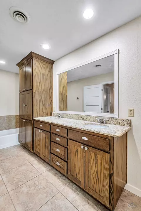 Bath - 2503 Maxwell Dr, Midland, TX 79705 photo 6 of 12