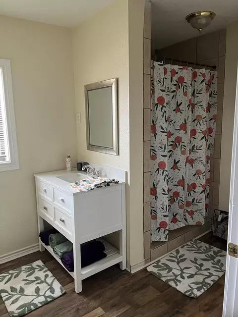 Bath - 1308 Scurry St #ABCDE, Big Spring, TX 79720 photo 3 of 3