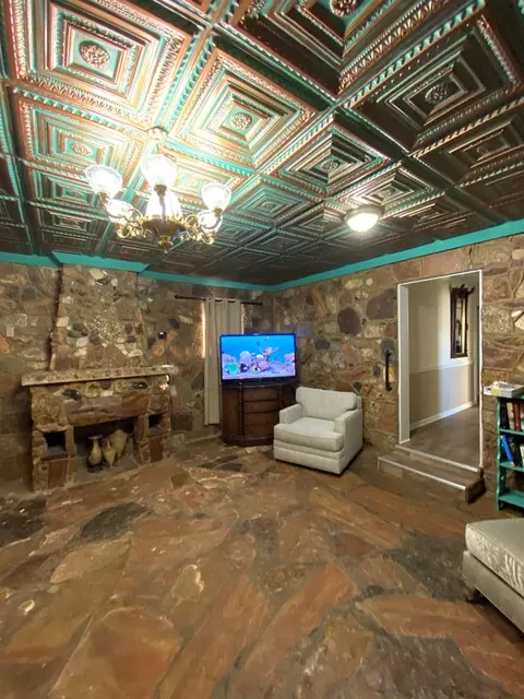 Living - 1308 Scurry St #ABCDE, Big Spring, TX 79720 photo 3 of 5