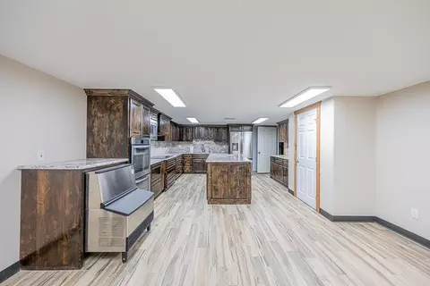 Kitchen - 4012 E County Rd 63, Midland, TX 79705 photo 8 of 10