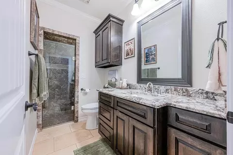 Bath - 4012 E County Rd 63, Midland, TX 79705 photo 7 of 9