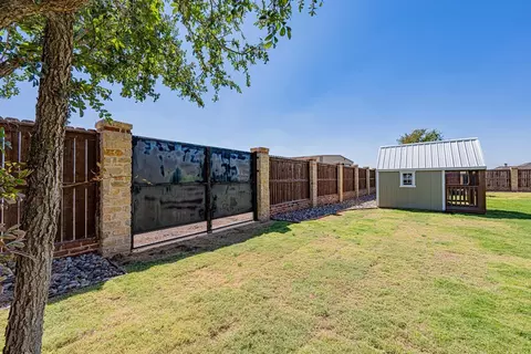 Exterior - 4012 E County Rd 63, Midland, TX 79705 photo 6 of 13