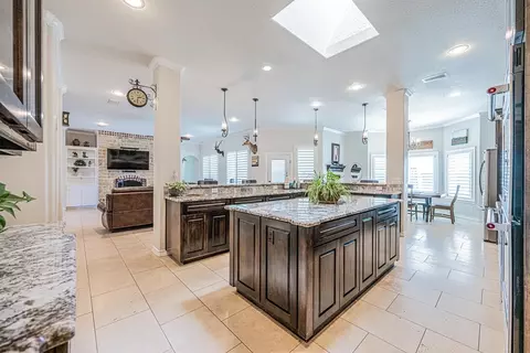 Kitchen - 4012 E County Rd 63, Midland, TX 79705 photo 4 of 10
