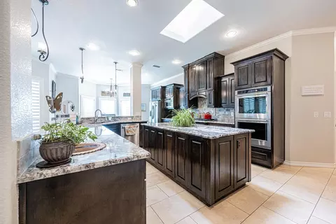 Kitchen - 4012 E County Rd 63, Midland, TX 79705 photo 3 of 10