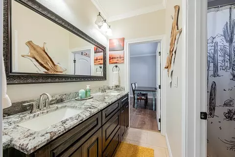 Bath - 4012 E County Rd 63, Midland, TX 79705 photo 6 of 9
