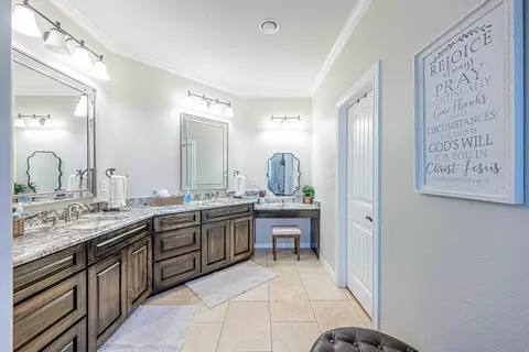 Bath - 4012 E County Rd 63, Midland, TX 79705 photo 1 of 9