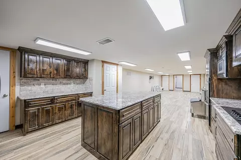 Kitchen - 4012 E County Rd 63, Midland, TX 79705 photo 10 of 10