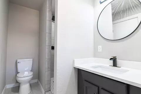 Bath - 907 E 15th St, Big Spring, TX 79720 photo 2 of 3