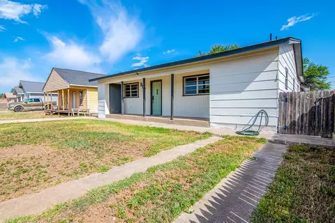 Exterior - 907 E 15th St, Big Spring, TX 79720 photo 4 of 7