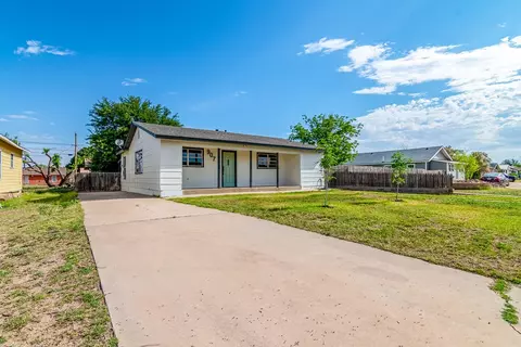 Exterior - 907 E 15th St, Big Spring, TX 79720 photo 2 of 7
