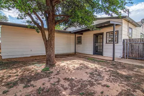 Exterior - 907 E 15th St, Big Spring, TX 79720 photo 5 of 7