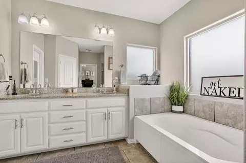 Bath - 5611 Baca, Midland, TX 79705 photo 4 of 5
