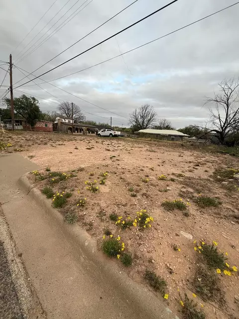 318 NE 9th St, Big Spring, TX 79720